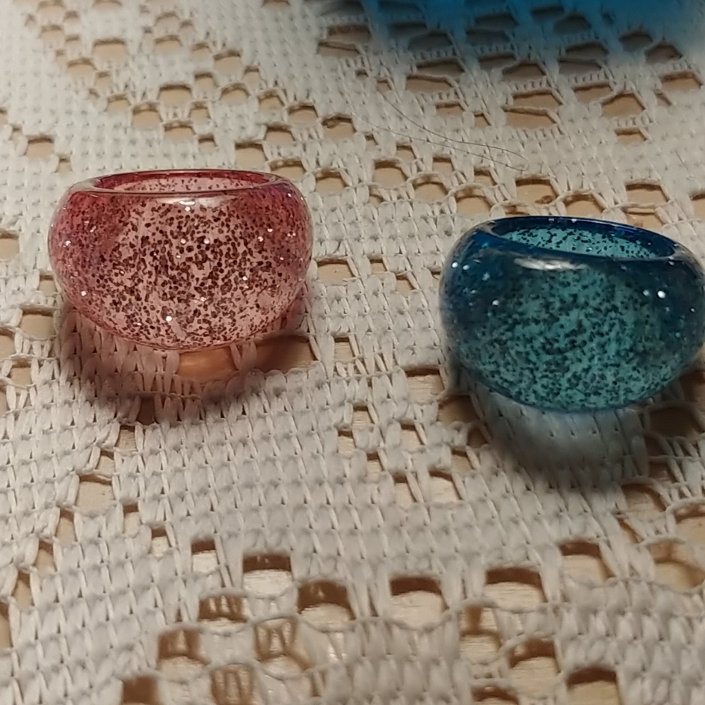 2 shiny rings
